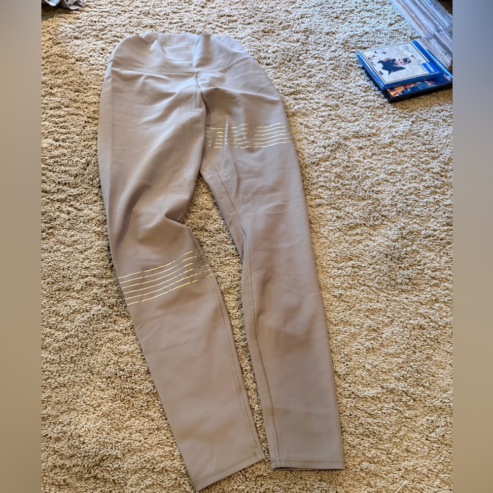 Alo yoga beige with gold detail leggings